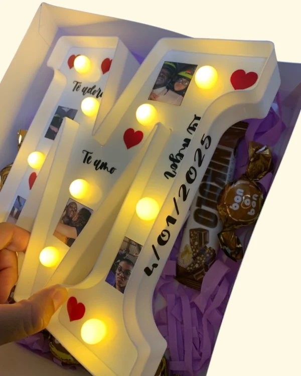 Caja con Letra Led y Dulces - Imagen 4